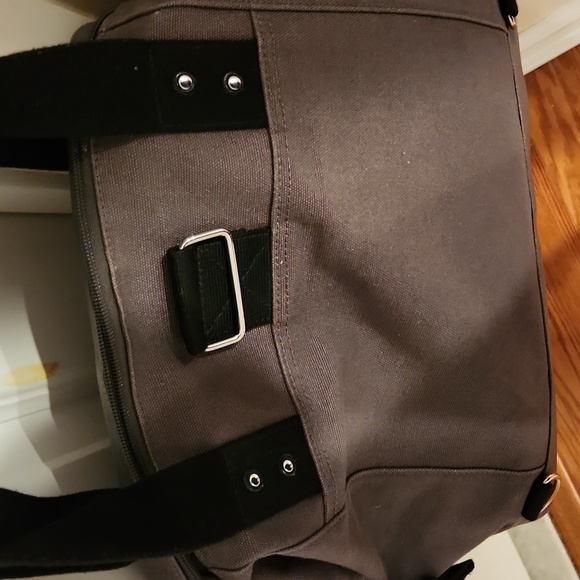 StorkSak Crossbody/Backpack Diaper Bag Excellent - Picture 3 of 6